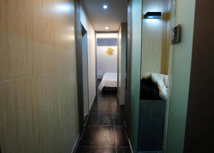 Shinchon Y Hotel *