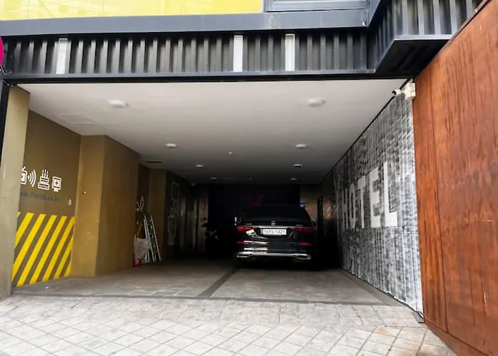 Shinchon Y Hotel *