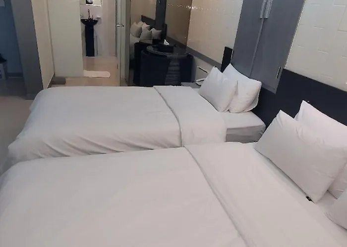 Shinchon Y Hotel *