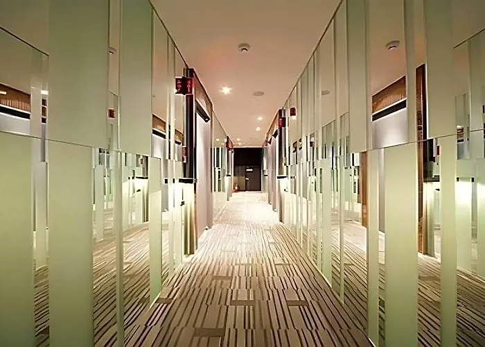 Shinchon Y Hotel *