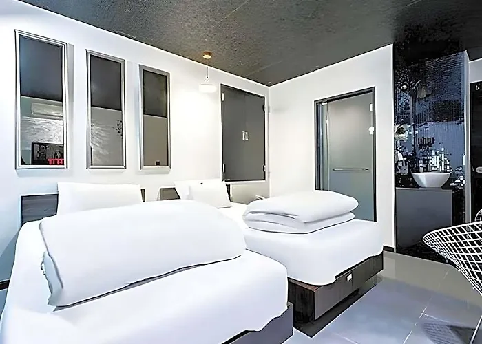 Shinchon Y Hotel *
