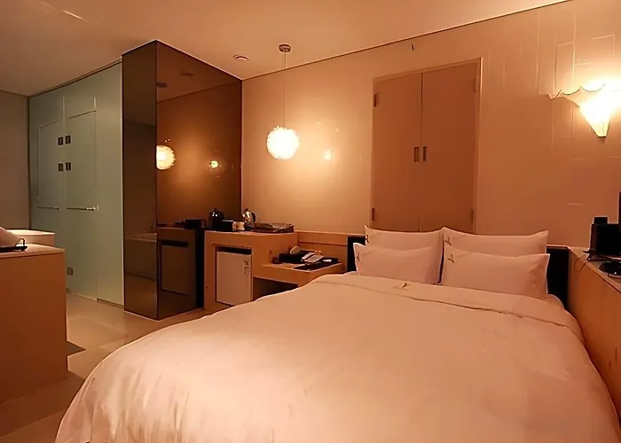 Shinchon Y Hotel