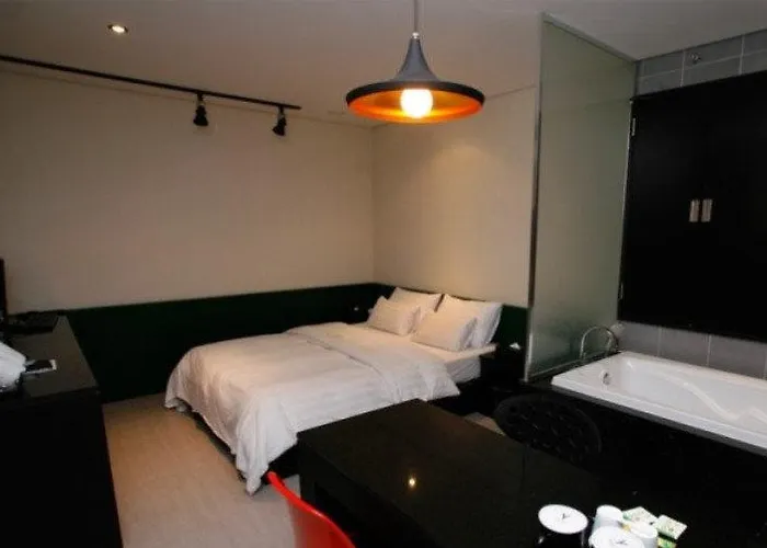 Shinchon Y Hotel